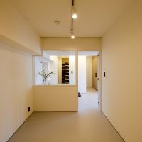 品川区東大井の売買物件/窓上部にカーテンレールがあり、視界を遮ることも可能です