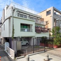 中野区中央の賃貸物件/ゴツゴツとしたつくりがチャーミングな外観