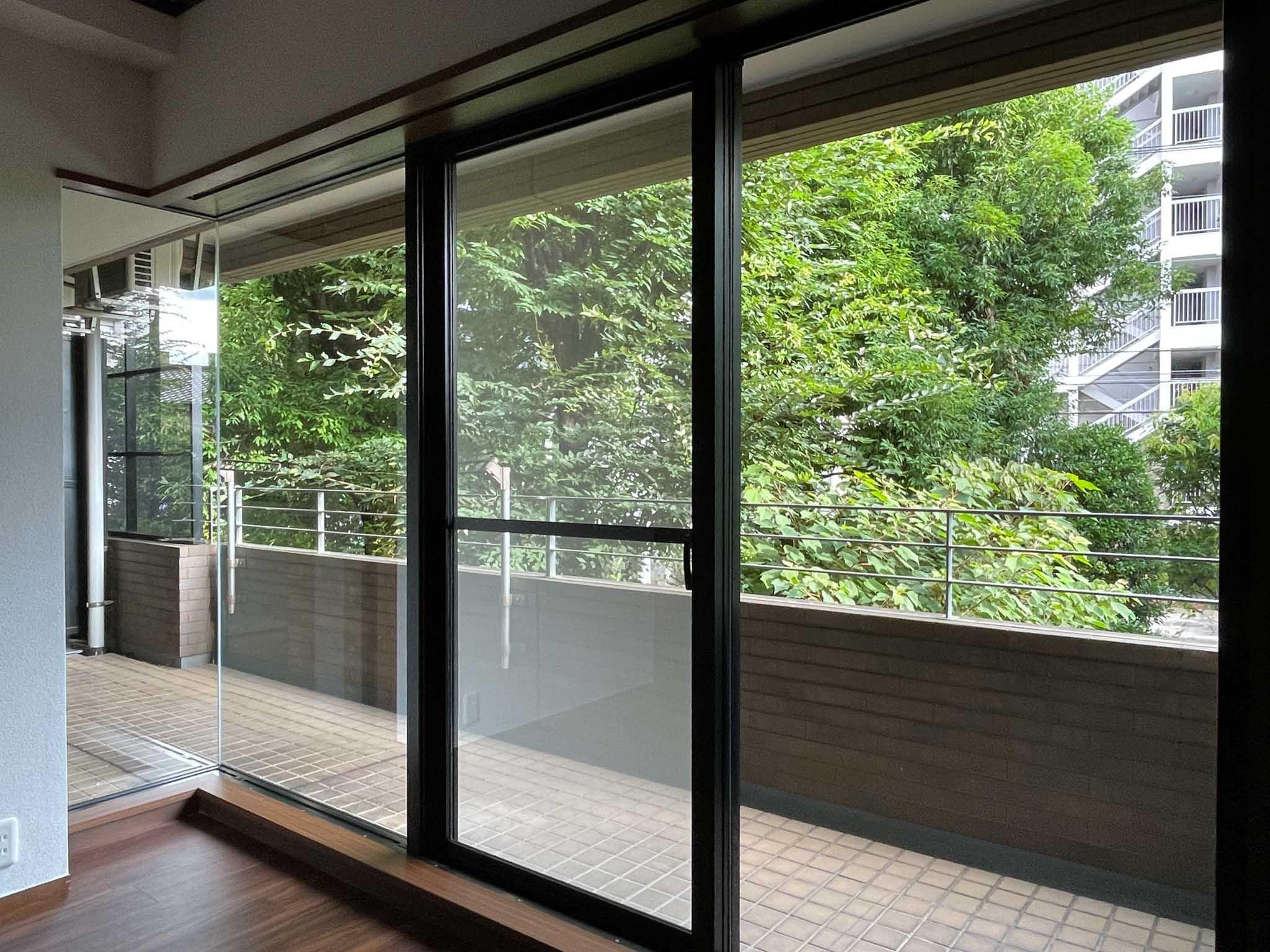 小金井市緑町の賃貸物件/少し飛び出した窓際は、光と景色をいちばん近くに感じられるスポット