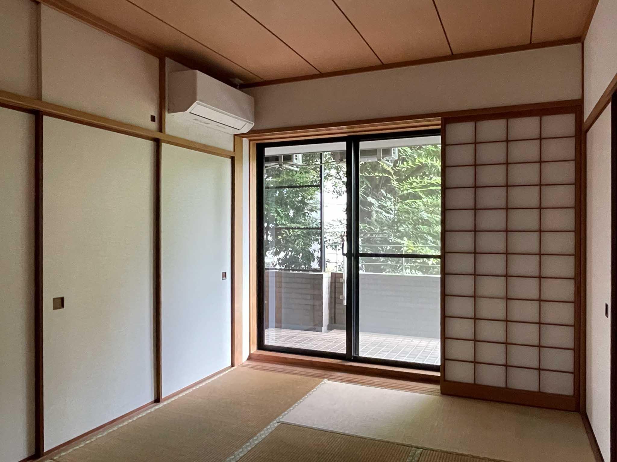 小金井市緑町の賃貸物件/リビング横に和室。しっかり緑が見えます
