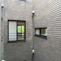 小金井市緑町の賃貸物件/6畳洋室：外の吹き抜けの向こうに、リビング横の和室が見えます