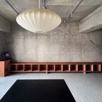 渋谷区恵比寿の売買物件/キッチンはガスコンロ4口。ステンレス天板には傷が目立ちにくいバイブレーション加工が施されている