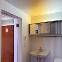 武蔵野市吉祥寺南町の賃貸物件/サニタリーにもカーテンレールが設置されているので、トイレとバスは仕切ることが可能です
