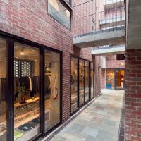 武蔵野市吉祥寺南町の賃貸物件/地下１階には洋服屋、ジュエリーショップが入っています
