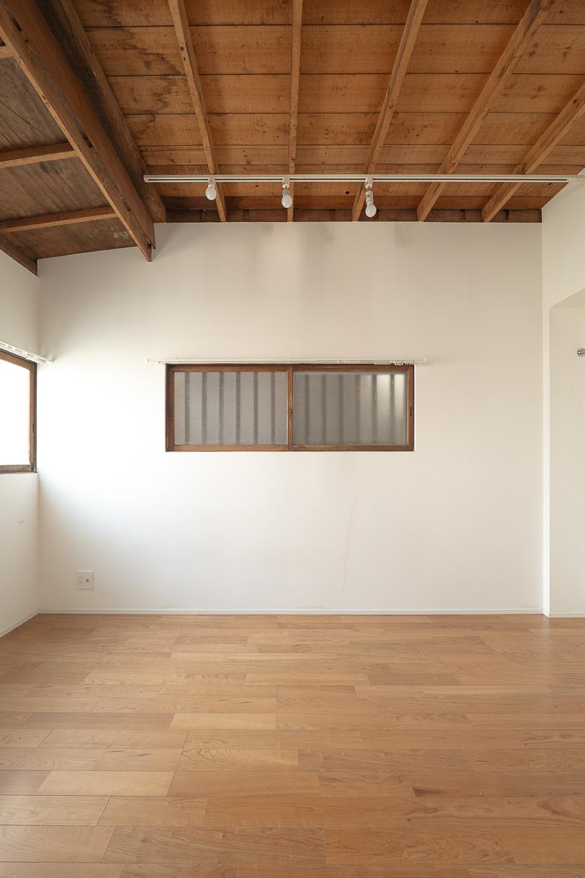渋谷区本町の賃貸物件/窓の冊子には昭和感