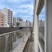 千代田区東神田の賃貸物件/川までは1mあるかないかの距離