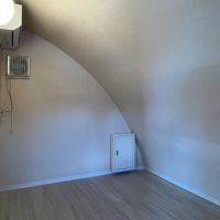 杉並区和田の賃貸物件/5畳洋室：コンセントはエアコンの下に1口のみなのでご注意ください