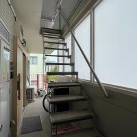 杉並区和田の賃貸物件/4階までエレベーターで上がって、もう1階分は階段で上がります
