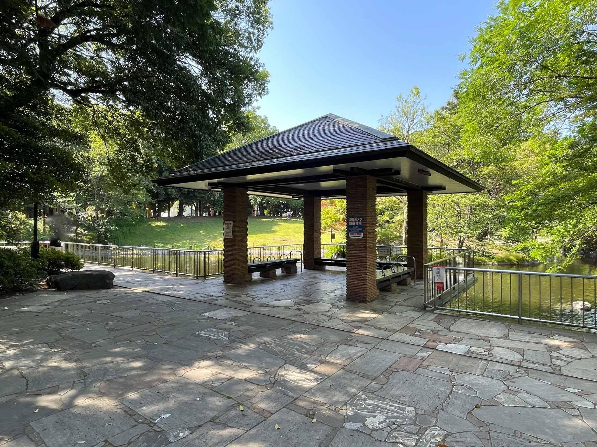 杉並区和田の賃貸物件/東屋の陰で、ひと休み