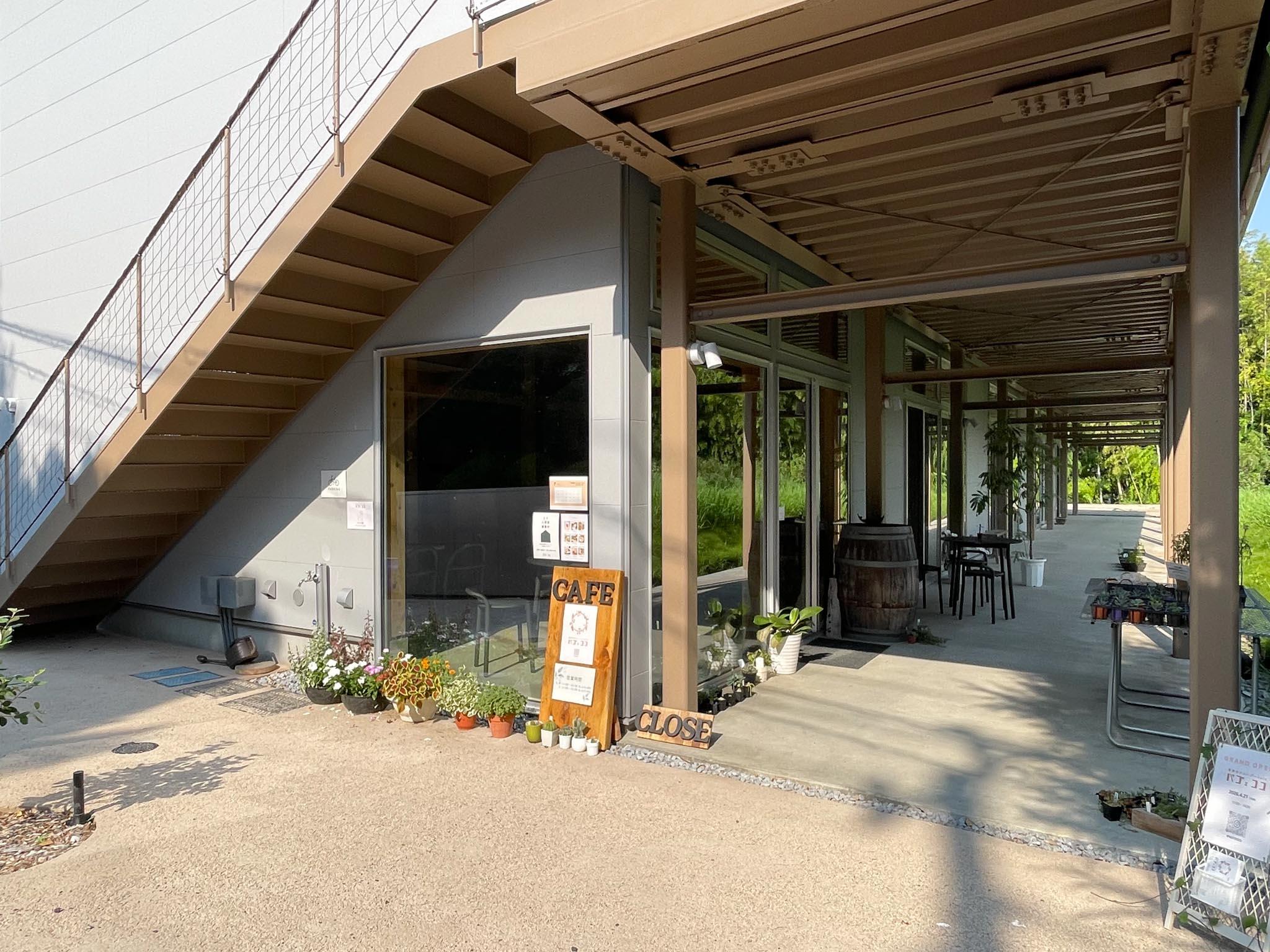 神奈川県川崎市麻生区岡上の賃貸物件/1Fにはオーナーが経営するカフェ
