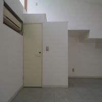 川崎市宮前区神木本町の賃貸物件/階段の下にトイレ