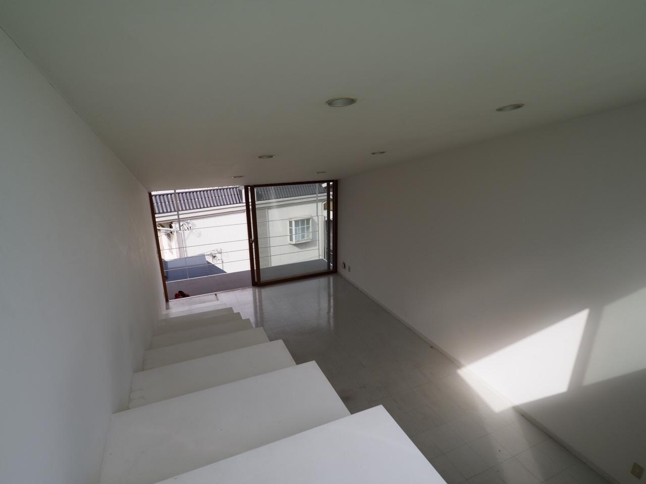 川崎市宮前区神木本町の賃貸物件/テラスから見下ろすとこんな感じ。手すりがないのでちょっと怖い