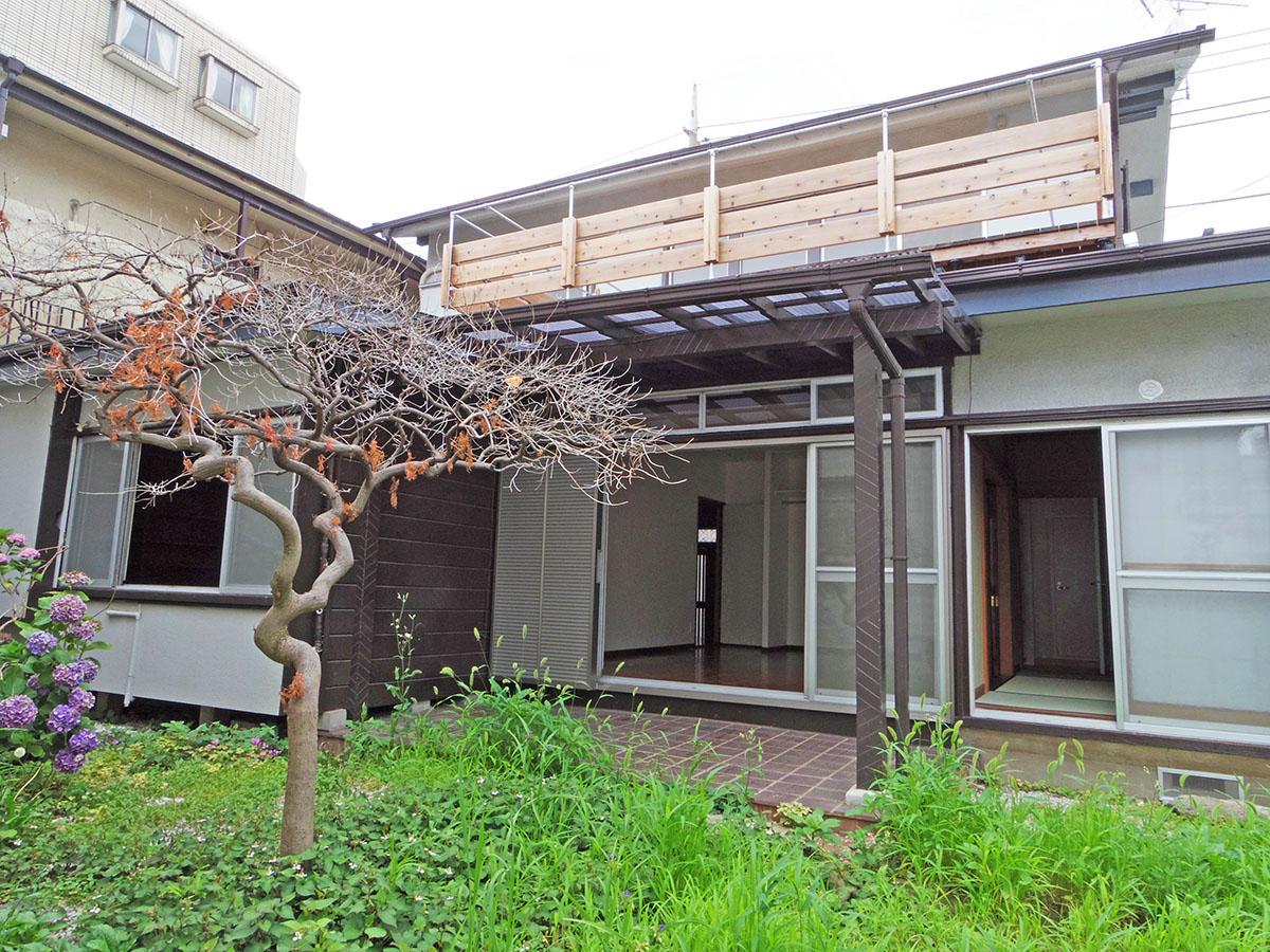 品川区荏原の賃貸物件/庭は結構広め※現在は木が伐採され、防草シートが敷かれています