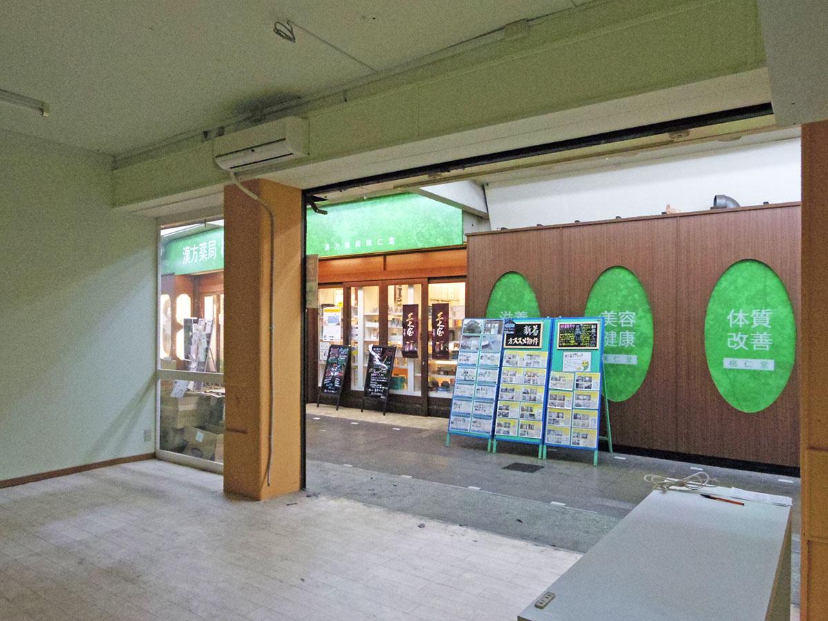 間口が広く、天井高は3mと高め