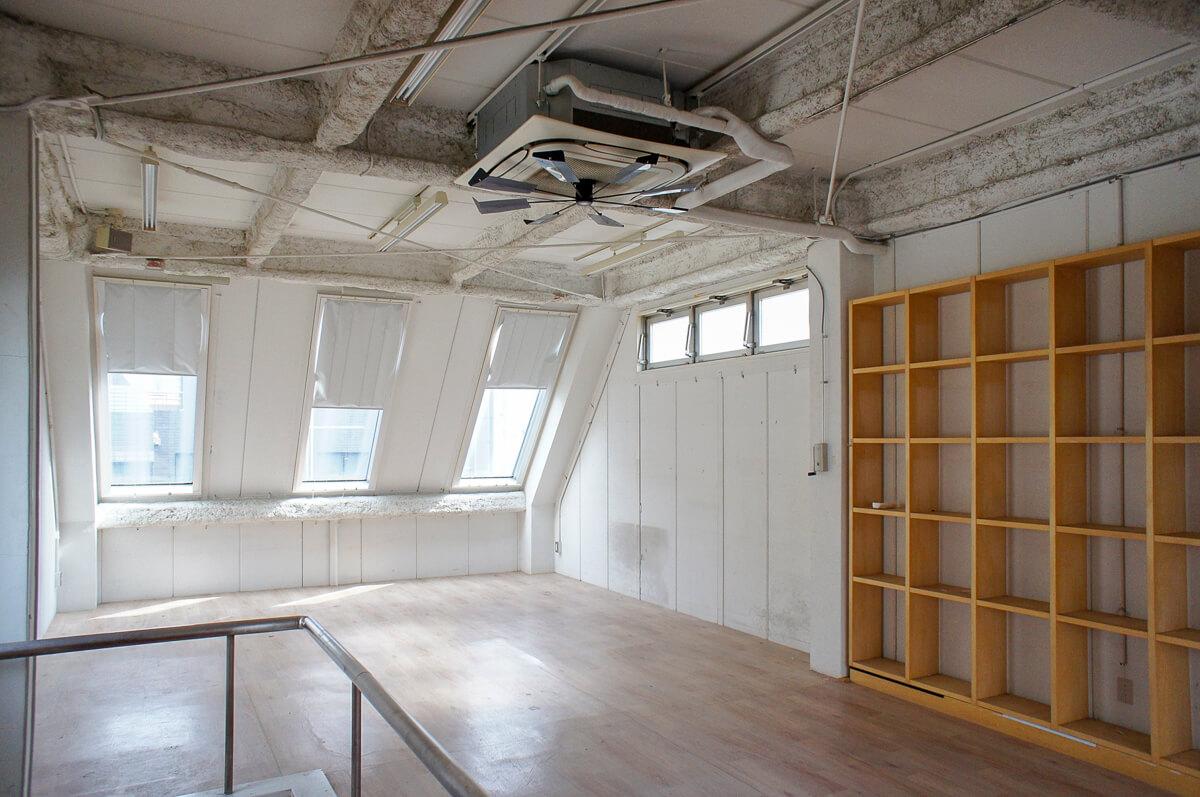 渋谷区東の賃貸物件/4階：天井高さ3.5mほど