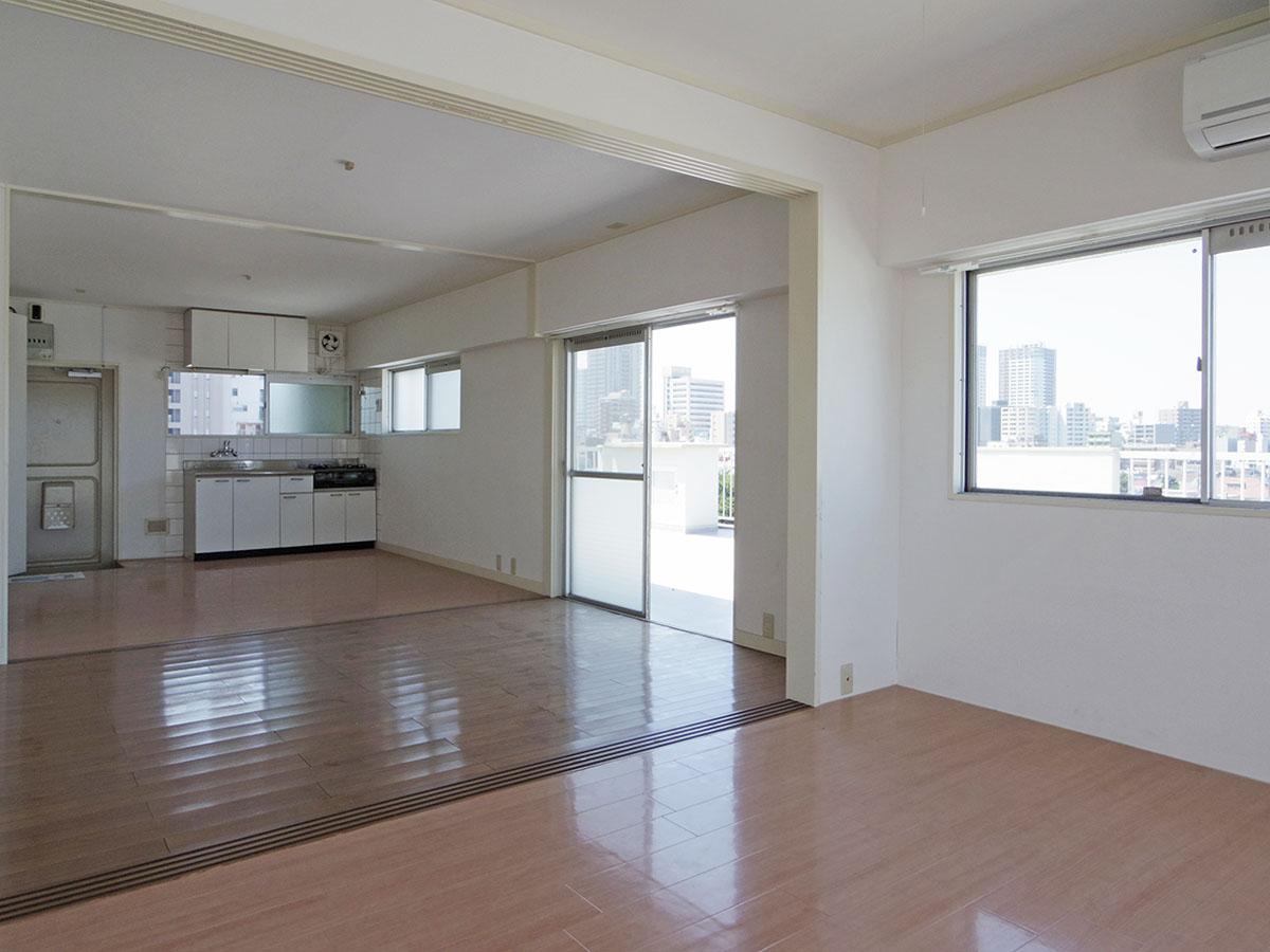 窓が多くて明るく、風通しが良い部屋