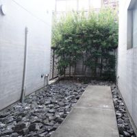 川崎市中原区北谷町の賃貸物件/エントランスでは、中庭が迎え入れてくれます。