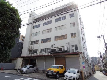 新宿区東榎町の賃貸物件/元製本所の巨大空間をいかせ