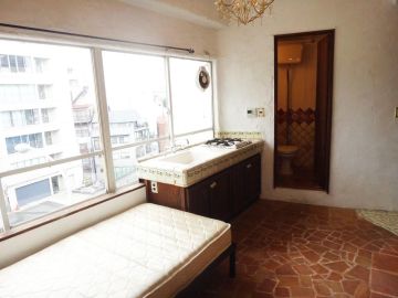 東京都新宿区荒木町の賃貸物件/不揃いなタイルたち