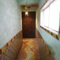 東京都新宿区荒木町の賃貸物件/各階それぞれ共用部のタイルが違っていて楽しい