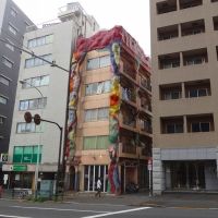 東京都新宿区荒木町の賃貸物件/大通り沿いに異彩を放っている建物です