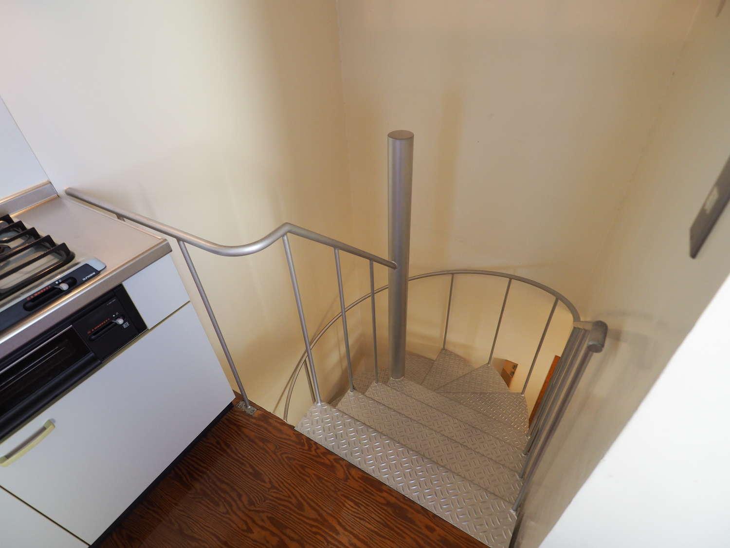 世田谷区北沢の賃貸物件/1階へは階段で