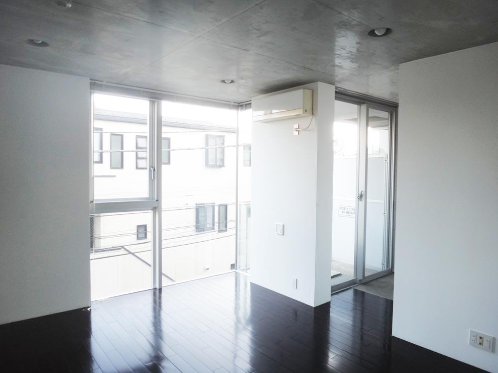 川崎市中原区北谷町の賃貸物件/ハイサッシ・バルコニーは南向き。