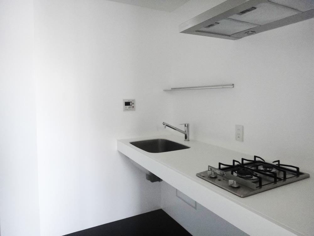 川崎市中原区北谷町の賃貸物件/ホワイトで清潔感のあるキッチン。