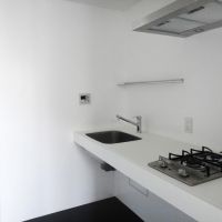 川崎市中原区北谷町の賃貸物件/ホワイトで清潔感のあるキッチン。