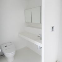 川崎市中原区北谷町の賃貸物件/洗面室もホワイトな空間。