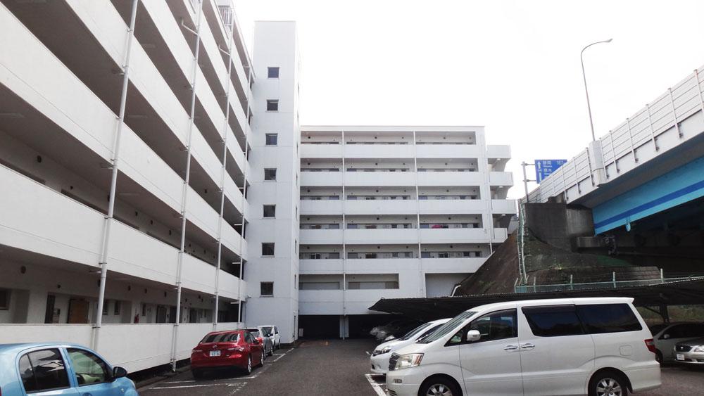 右手は国道246号線が走っています。