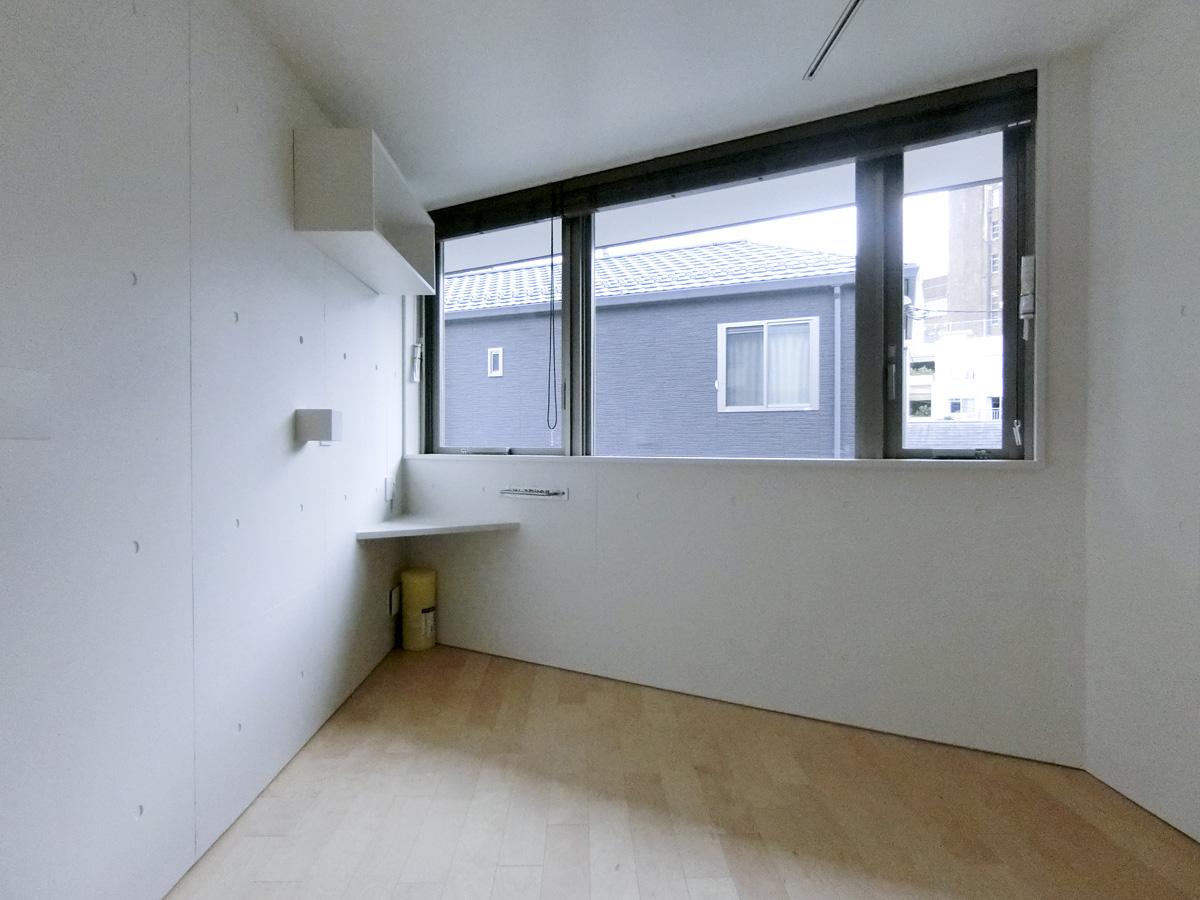 C:もうひとつの部屋は小さめ