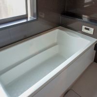 荒川区東日暮里の賃貸物件/追いだき、浴室乾燥機がついた風呂　大きめサイズの浴槽がうれしい