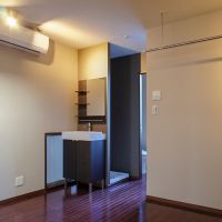荒川区東日暮里の賃貸物件/部屋奥のスペースには、室内洗濯物干しに使えるバーがあります