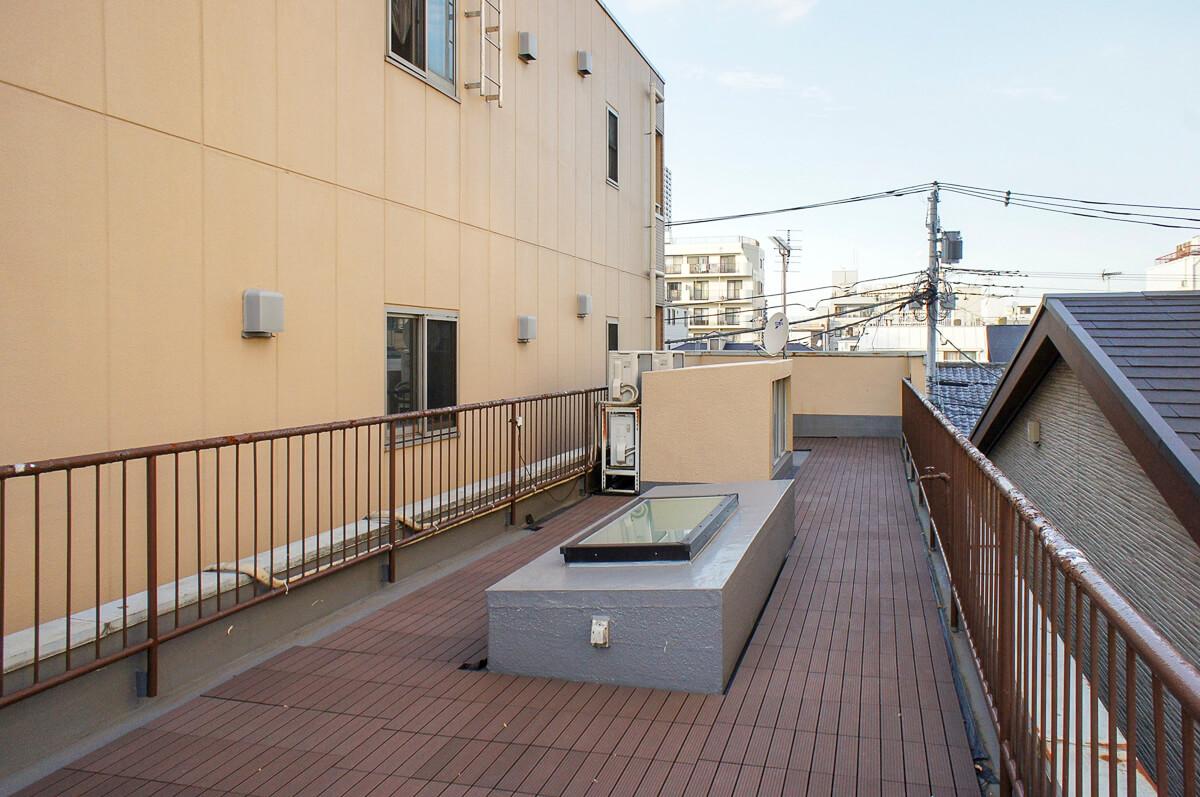 荒川区東日暮里の賃貸物件/ルーフバルコニー：洗濯物干しや、ちょっとしたくつろぎに