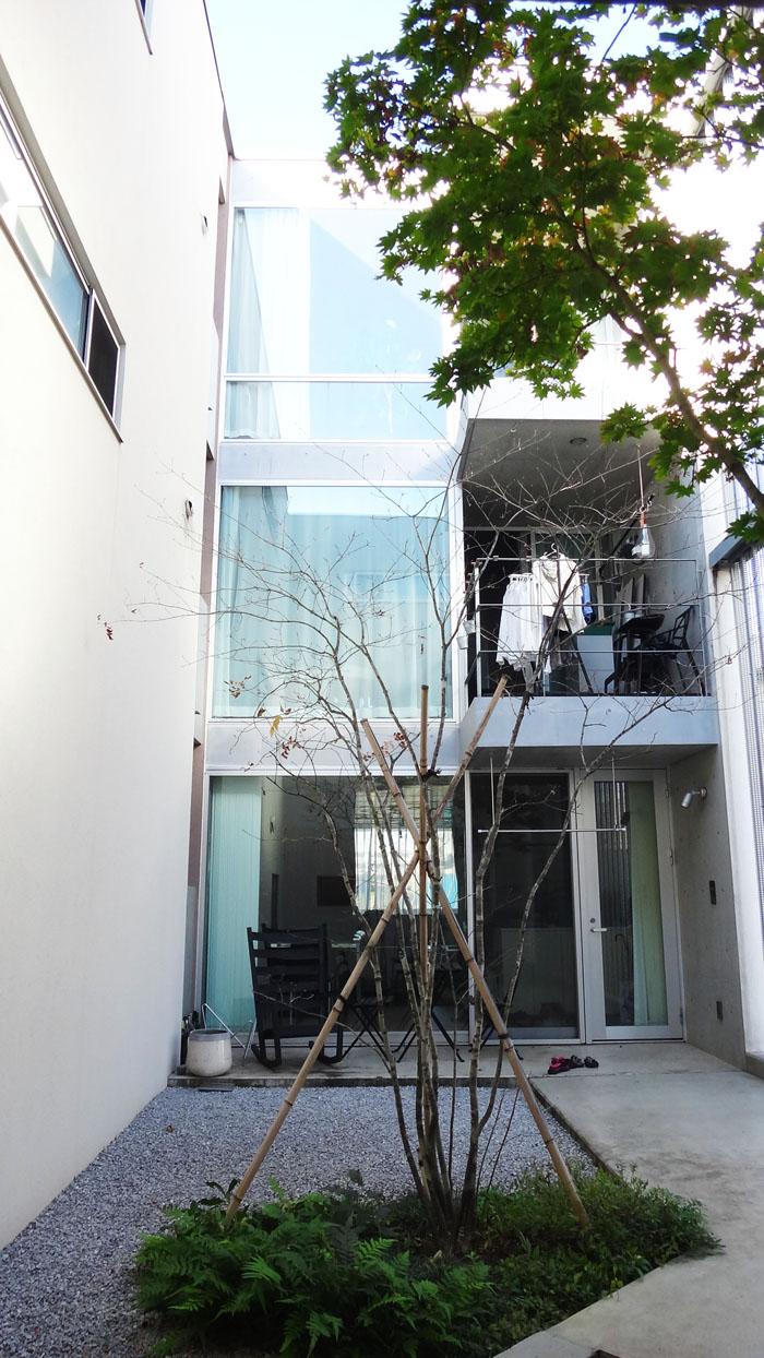 川崎市高津区二子の賃貸物件/建物の中央には広い中庭。