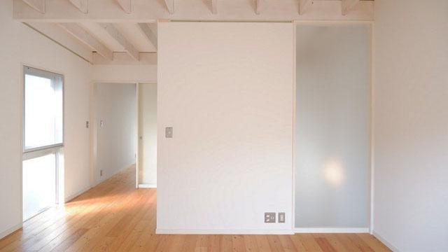 半透明の素材が使われいて、明るい印象