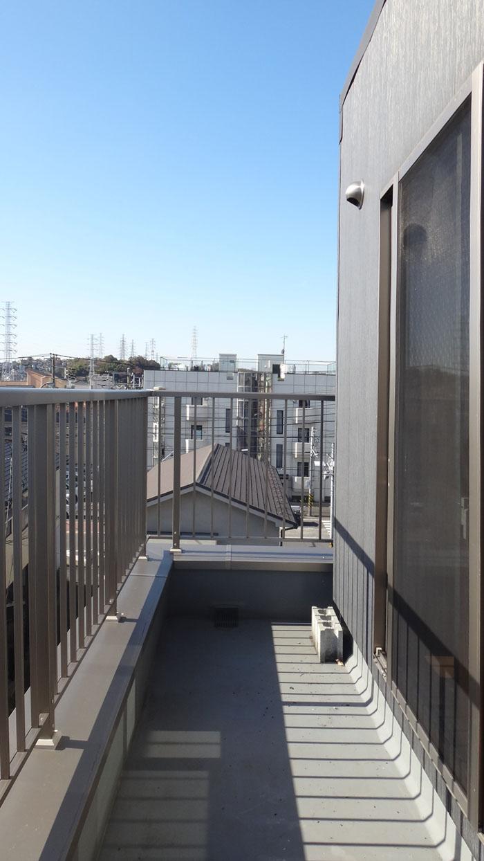 横浜市港北区樽町の賃貸物件/4階のバルコニー。