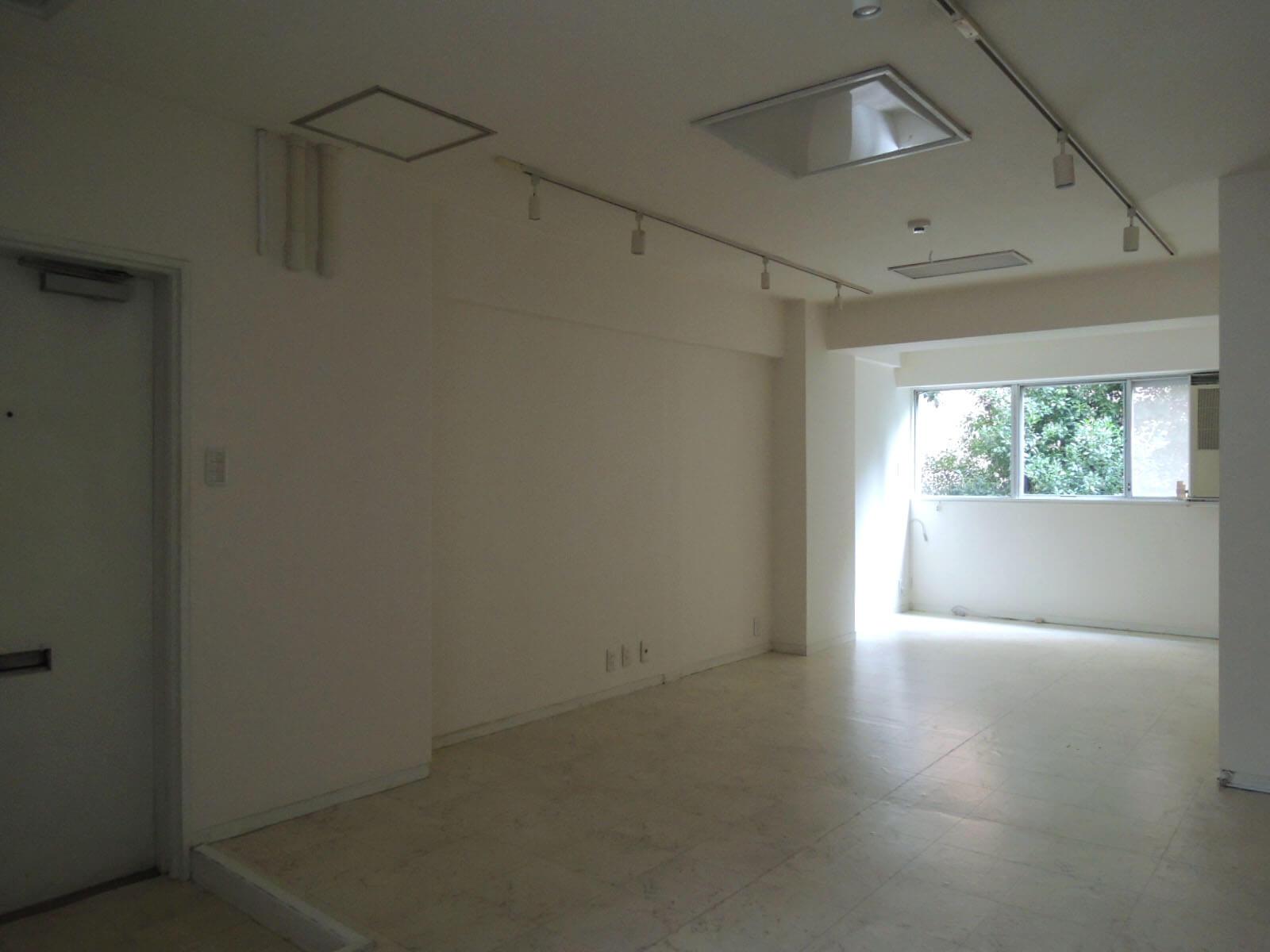 日当たりは控えめでも、静けさが得られる貴重な部屋。
