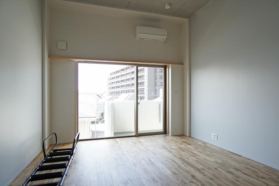 世田谷区経堂の賃貸物件/窓も大きく、部屋は明るいです。