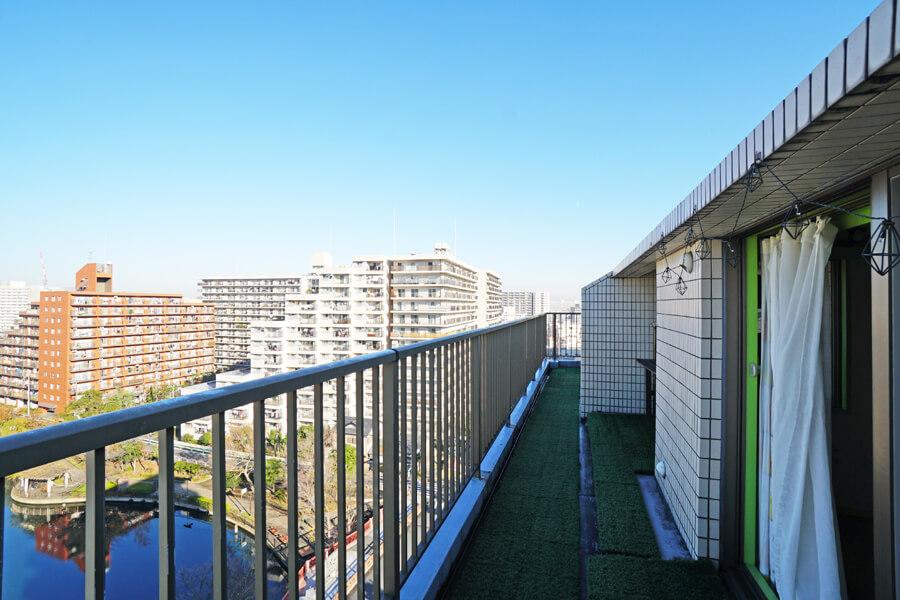 11階北側のルーフバルコニー。景色もいいです