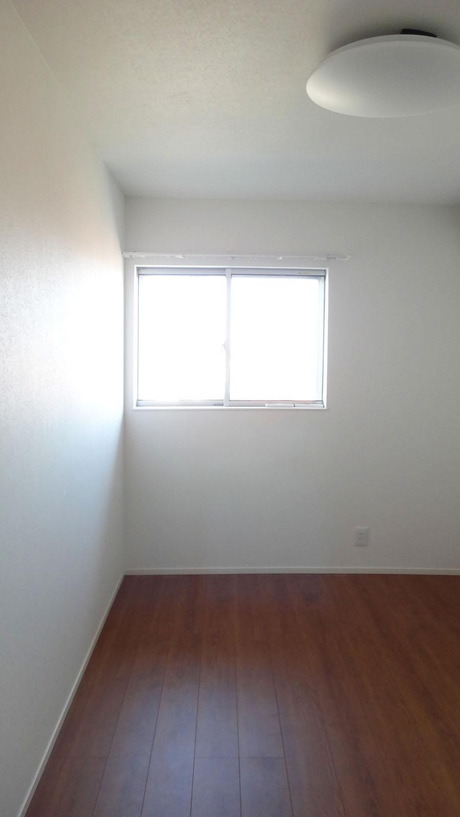 5畳の洋室。各部屋しっかり収納がついています
