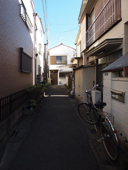路地の突き当たりに