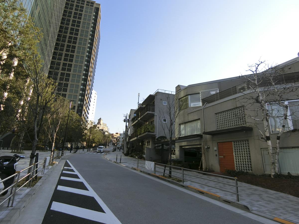 「テレビ東京」目の前の道