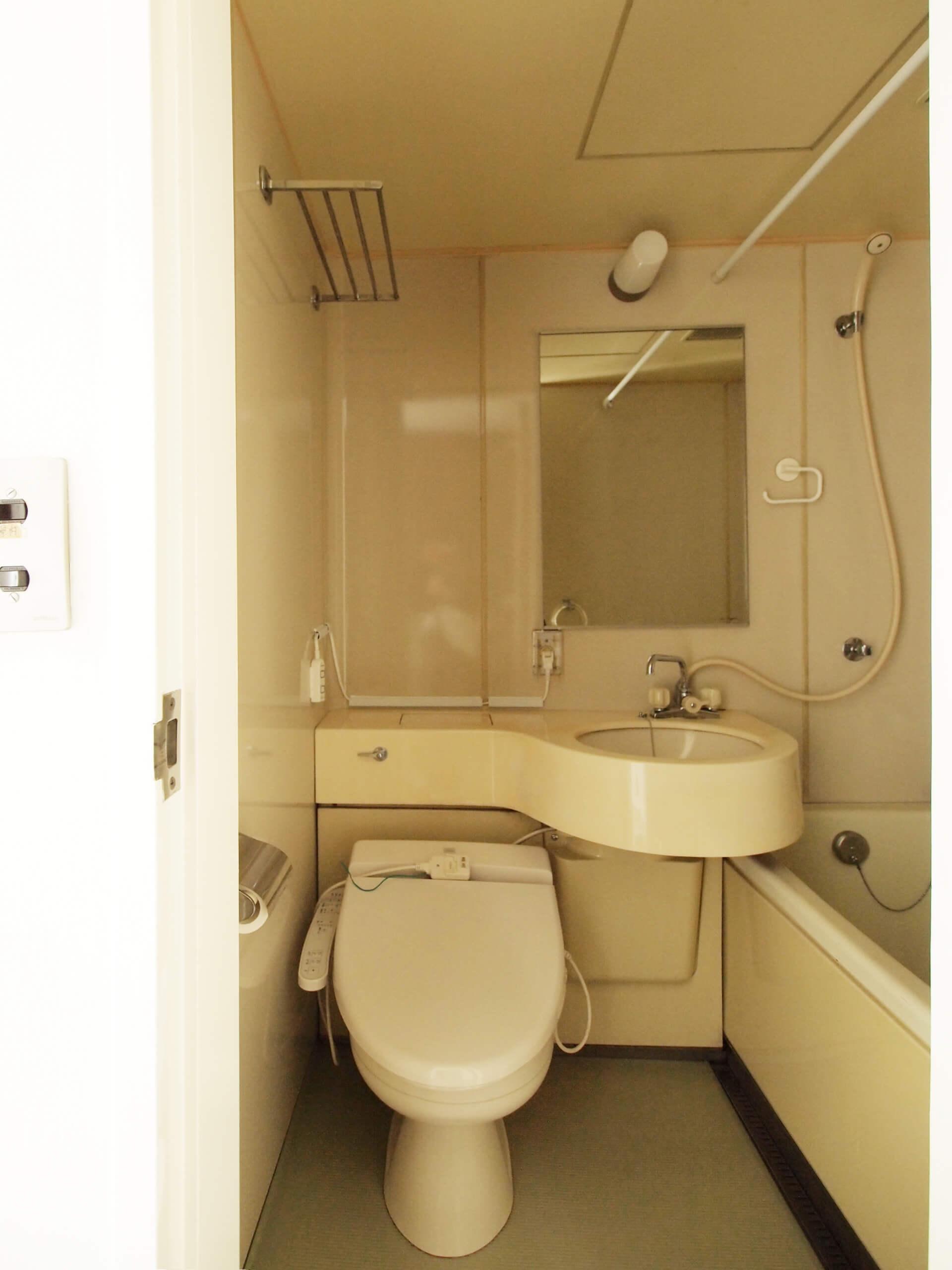 港区六本木の賃貸物件/ユニットバス。トイレにはウォシュレット付き