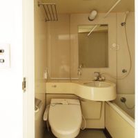 港区六本木の賃貸物件/ユニットバス。トイレにはウォシュレット付き