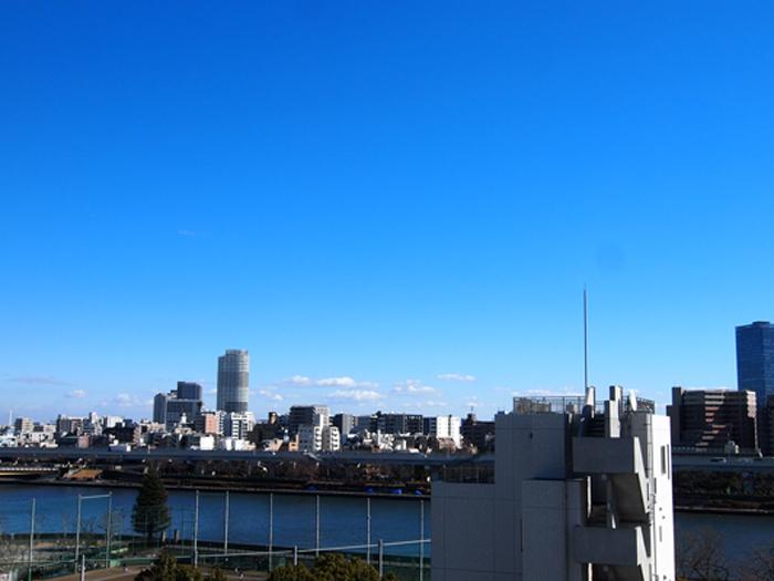 広い空と隅田川ビュー