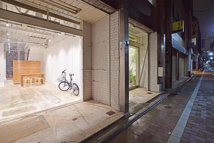 一つの建物ですが真ん中に壁があり、2つの棟にわかれている