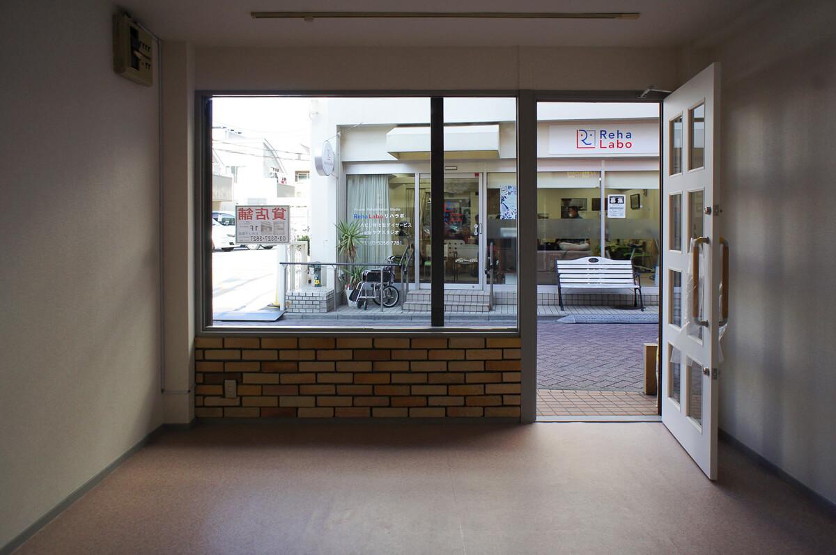 中からも外がよく見える