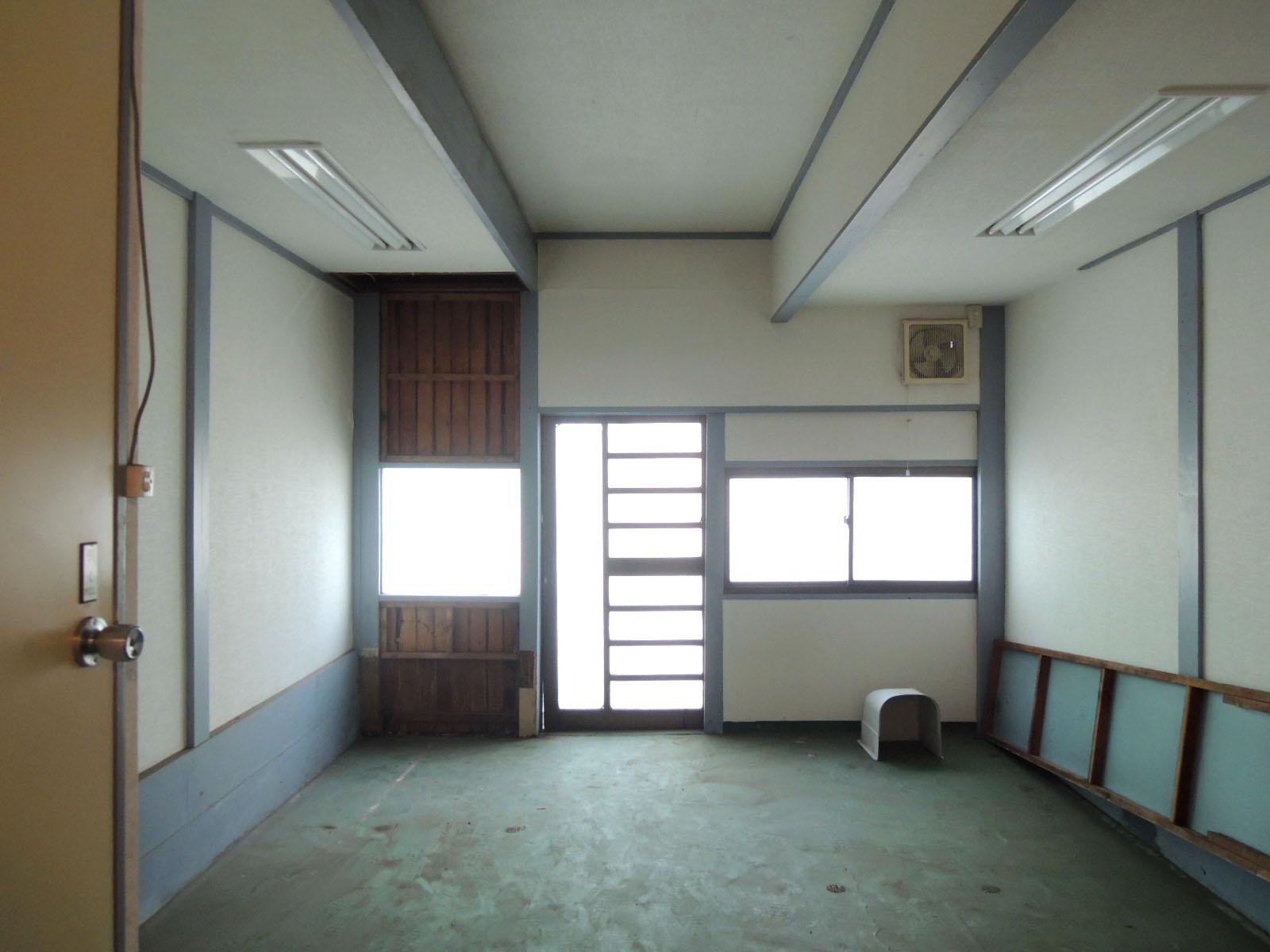 入口の設えは3つ上の写真のように変わりました。